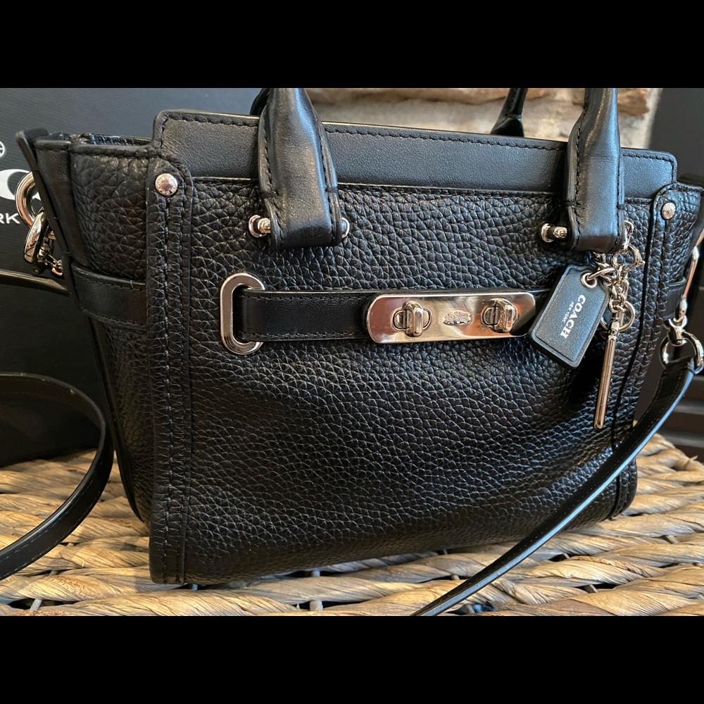 COACH Swagger 15 in Black Pebble Leather